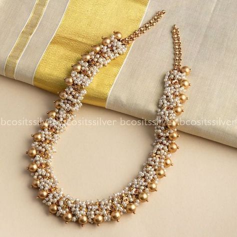 Desi Jewelry, Antique Necklaces Design, Artificial Jewelry, Antique Necklaces, Gold Jewelry Simple Necklace, Pearl Necklace Designs, Jewelry Set Design, Indian Jewellery Design Earrings, Wedding Blouse