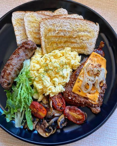 College Cafeteria Food, College Breakfast Ideas, College Cafeteria, Cooking Soul Food, Restaurant Breakfast, Homemade Comfort Food, American Breakfast, Healthy Food Dishes, Breakfast Plate