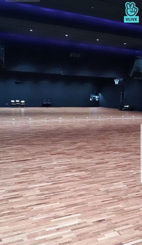 Hybe Dance Room Background, Hybe Practice Room, Kpop Shifting Visualization, Kpop Backstage, Dance Room Aesthetic, Studio Dance Room Kpop, Idol Life Aesthetic, Dance Studio Design, Dance Studio Decor