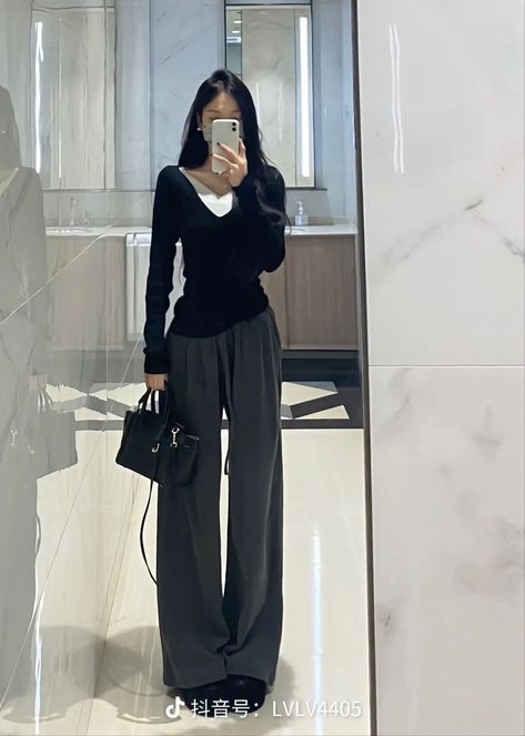 Korean Lounge Outfit, Formal Wedding Dress Guest, Modest Acubi Style Outfits, Modest Acubi Fashion, Modest Acubi, School Outfits Korean Style, Period Outfits, Comfy Korean Outfits, Acubi Club