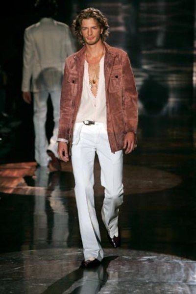 Boyfriend Fashion, Gucci Menswear, 2000s Runway, 90s Fashion Men, Gucci Spring, Mens 90s, A Guy Like You, Spring Outfits Men, Top Design Fashion