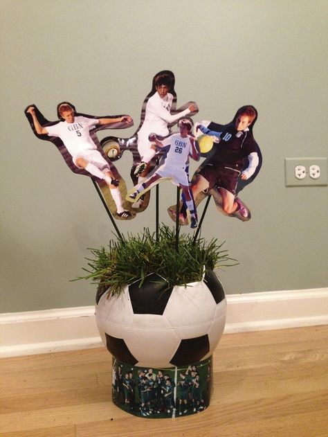 Soccer Decorations, Soccer Centerpieces, Presentation Night, Soccer Senior Night, Soccer Banquet, Soccer Theme Parties, Sport Ideas, Banquet Centerpieces, Football Banquet