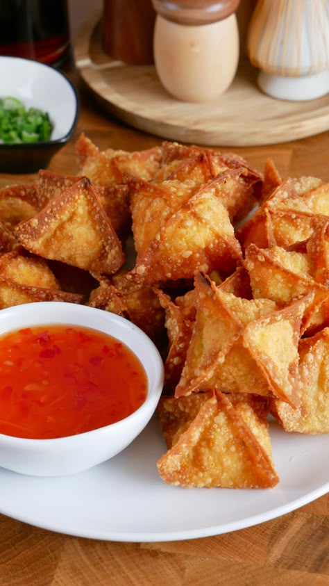 Crab Rangoon Filling, Snacks Asian, Spicy Tuna Salad, Fried Crab, Chinese Appetizers, Rangoon Recipe, Crab Rangoon Recipe, Vegetable Pancakes, Asian Appetizers