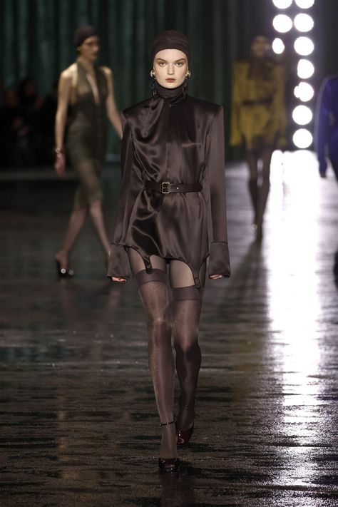 Saint Laurent Fashion show, Runway, Ready To Wear Fall Winter 2024, Paris Fashion Week, Runway Look Yves Saint Laurent Aesthetic, Saint Laurent Aesthetic, Saint Laurent Fashion Show, Yves Saint Laurent Fashion, Chloe Fashion, Paris Fashion Week Runway, Fall Winter Trends, Catwalk Collection, Moda Paris