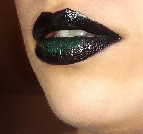 Black And Green Lipstick, Dark Green Lipstick, Maryam Core, Lips Ideas, Halloween Lipstick, Kanaya Maryam, Hairstyles Elegant, Brandon Rogers, Cherry Red Hair