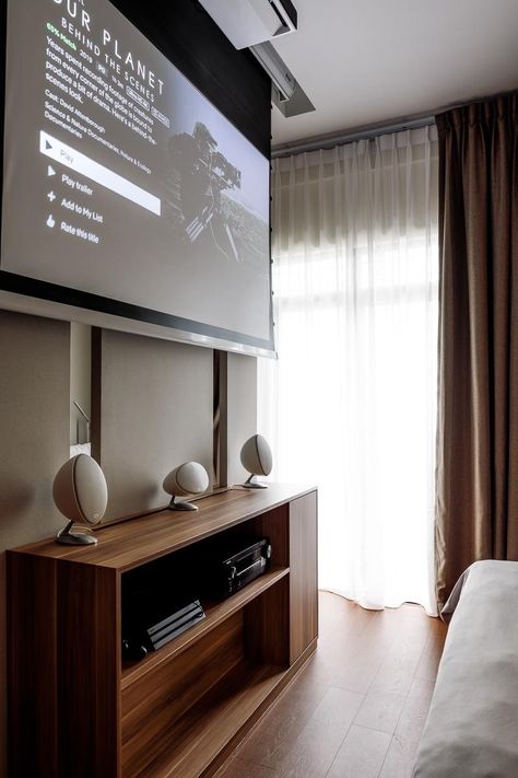 Projection Screen Living Room, Projector Vs Tv, Projector Behind Couch, Tv Projector Bedroom, Living Room Projector Wall, Bedroom Projector, Projector Room, Projector In Living Room, Bedroom With Tv