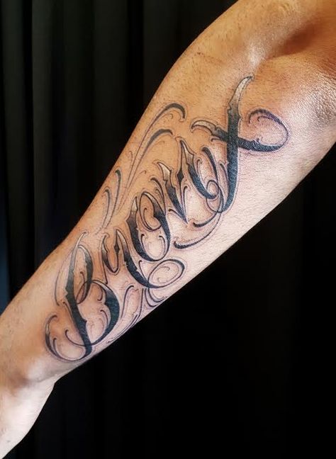 Chronic Ink Tattoo - Toronto Tattoo  Custom lettering "Bronx" script tattoo done by Steve Chen. Bronx Tattoo Ideas, Bronx Tattoo, Letter R Tattoo, Art Black Love, Toronto Tattoo, Steve Chen, Font Tato, Tattoo Toronto, Outer Forearm Tattoo