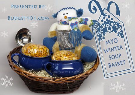 Create your own wonderfully warming winter soup basket! What a great way to show someone you care, this delightful basket is perfect throughout the winter season. This gift idea costs less than $12 and makes a great family gift. (Click on photo for directions) Gift Basket Homemade, Soup Gift Basket, Homemade Gift Basket Ideas, Clever Gift Ideas, Soup Gifts, Food Gift Basket, Homemade Gift Baskets, Gift Basket Ideas Christmas, Boss Gifts