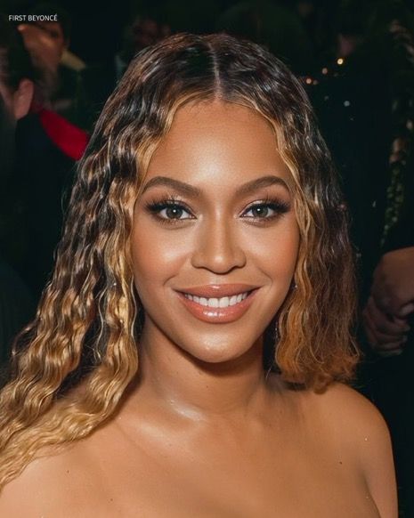 Beyonce Wavy Hair, Beyonce Blonde Hair, 2023 Grammys, Beyonce Makeup, Beyonce Blonde, Wig Inspiration, Black Hair Inspiration, Romantic Kibbe, Beyonce Hair