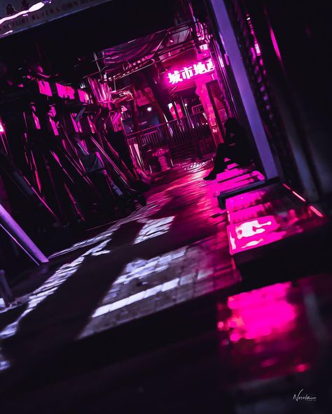 Alone in #hongkong #scifi #vaporwave #purpleaesthetic #киберпанк Neon Backgrounds, Neon Noir, Vaporwave Aesthetic, Cyberpunk Aesthetic, Aesthetic Japan, Neon Aesthetic, Collage Background, Aesthetic Themes, Cyberpunk Art