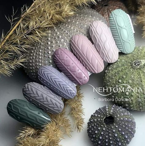 Thanksgiving Sweater Nails, Sweater Texture Nails, Sweater Effect Nails, Nail Swatches Display, Brown Sweater Nails, Sweater Nails Fall, Sweater Nails Designs, Knitted Nails, Winter Sweater Nails