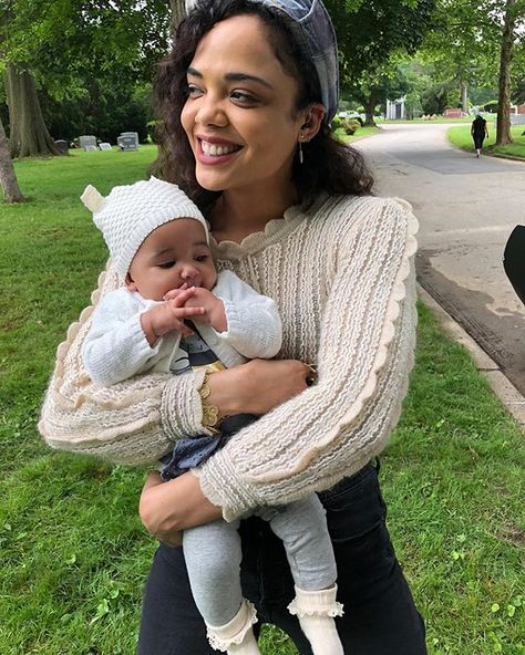 Michael B. Jordan no Instagram: “Since #Creed2 is only 4 days away I figured I'd give you guys some more BTS. "Bianca" aka @tessamaethompson aka Baby 🐐holding the new…” Tessa Thompson Aesthetic, Bianca Creed, Lyrical Drawings, Tessa Thompson Creed, Michael B Jordan Girlfriend, Family Template, Creed Movie, Louise Brown, Michael B Jordan