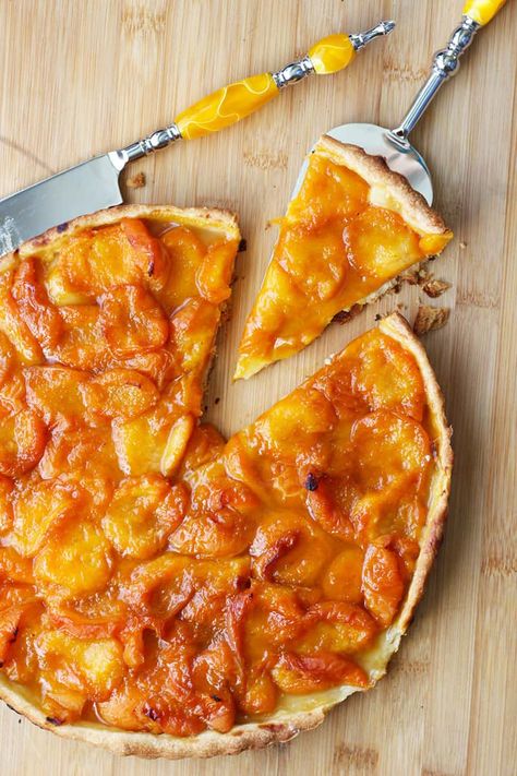 Apricot Tart Recipe, Apricot Dessert, Apricot Tart, French Tart, Apricot Recipes, Tart Dough, French Recipes, Tart Baking, Desserts Vegan