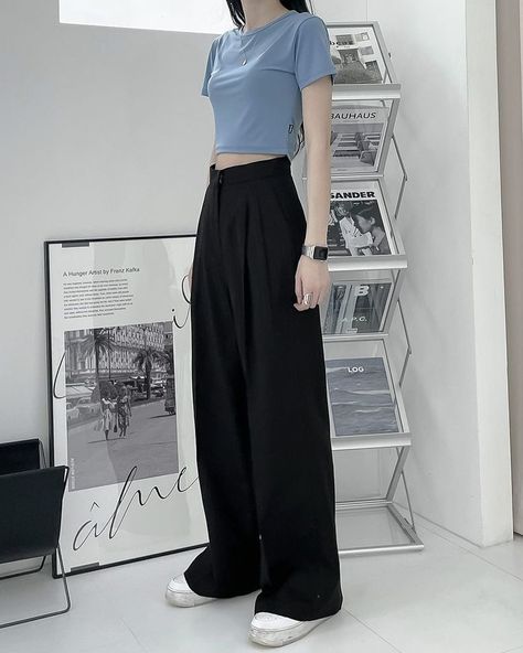 Filipino Outfits Casual, Knee Pants Outfit, Black Pants Outfits, Casual Outfit Korean, Simple Clothes, Outfit Simple, Korean Casual Outfits, K Fashion, Simple Fits