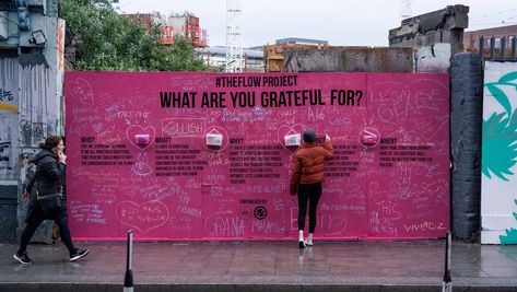 This week, an interactive art installation aimed to bring gratitude to the streets of Dublin, as a large pink chalk board wall was erected outside The Bernard Shaw inviting passers by to share what they are grateful for. Interactive Street Art, Interactive Feedback Wall, Interactive Art Wall Installation, Interactive Wall Art, Interactive Community Wall, Gratitude Wall, Interactive Event Ideas Art Installations, Interactive Art Ideas, Digital Interactive Wall