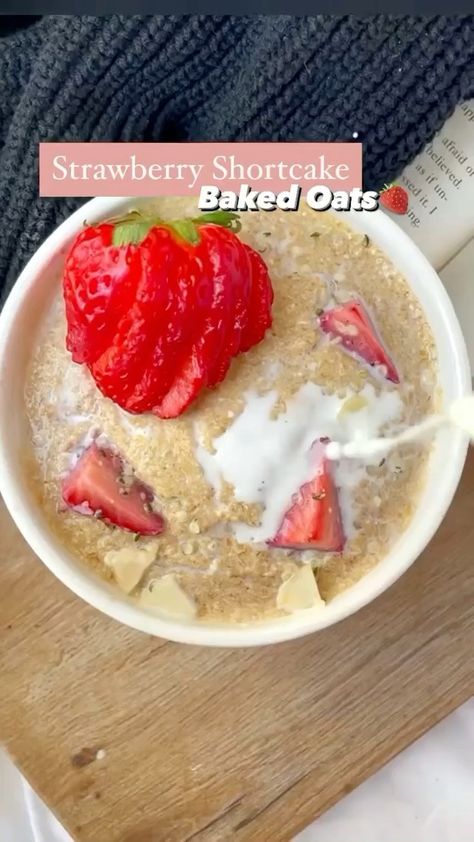 Keto Overnight Oats, Breakfast Protein, Strawberry Breakfast, Baked Oats, Healthy Sweets Recipes, Healthy Sweets, Sweets Recipes, Comfort Foods, Overnight Oats