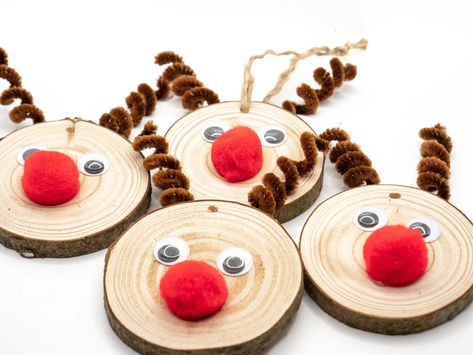 Funny Reindeer, Wood Slice Christmas, Wooden Christmas Crafts, Christmas Arts And Crafts, Wooden Slices, Christmas Wood Crafts, Wood Christmas Ornaments, Christmas Ornaments Homemade, Christmas Ornament Crafts