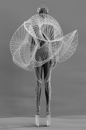 Wearable Architecture, Digital Fashion Design, Fall 2022 Couture, Structured Fashion, Architectural Fashion, 2022 Couture, Fall Couture, Sculptural Fashion, Iris Van Herpen