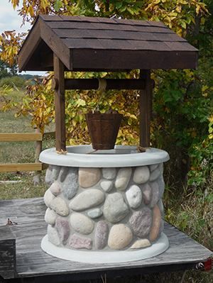 Water Well House, Wishing Well Garden, Dream Garden Backyards, Wishing Wells, Front Lawn Landscaping, Fall Garden Vegetables, Recycled Garden, Garden Decor Projects, Diy Backyard Landscaping