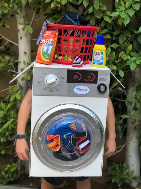 Washing Machine Costume (front) 2019 Washing Machine Fancy Dress, Maskenball Kids Ideas, Washing Machine Costume, Washing Machine Halloween Costume, Vacuum Costume For Kids, Vending Machine Costume, Cardboard Halloween Costumes, Diy Cardboard Washer And Dryer, Diy Play Washing Machine