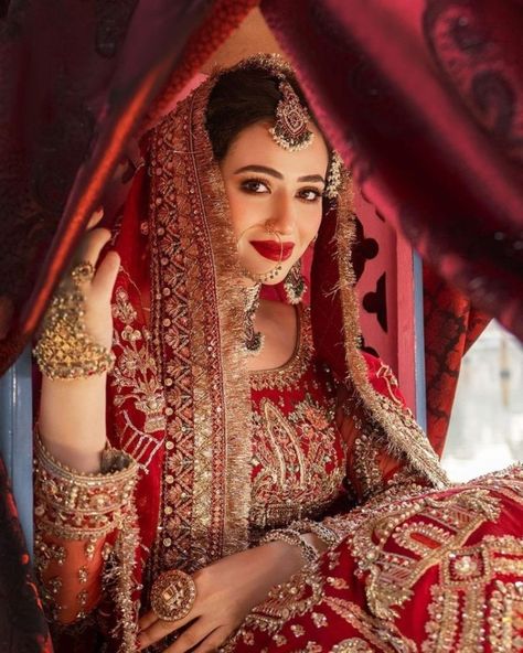 Sana Javed Bridal Look, Nath Bridal, Nikah Outfit, Sana Javed, Muslim Bridal, Bride Photos Poses, Red Bridal Dress, Bridal Photography Poses