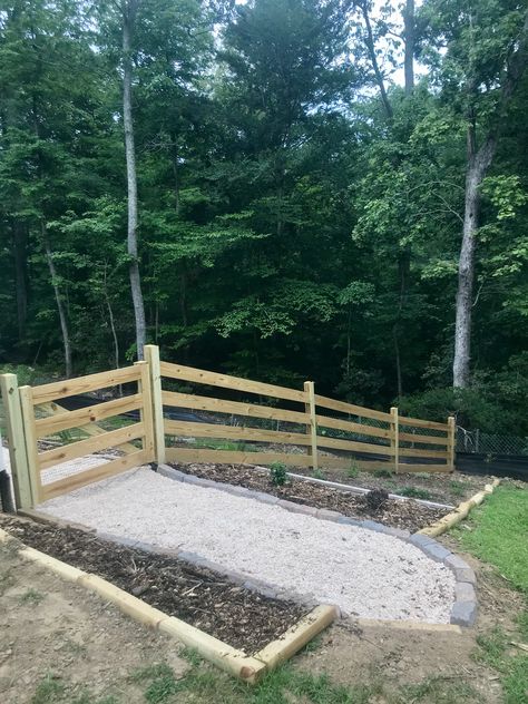 Hillside Fence, Pebble Pathway, Mulch Landscaping Ideas, Mulch Landscaping Ideas Diy, Wood Fence Ideas, Hillside Landscape, Paddock Trail, Dog Friendly Backyard, Water Gardens Pond