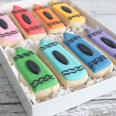 Crayon Royal Icing Cookies, Pencil Sugar Cookies, Teacher Themed Cookies, Crayon Cookies Decorated, Back To School Sweet Treats, Cookies For Teachers Appreciation, School Sugar Cookies Decorated, School Theme Cookies, Teacher Royal Icing Cookies