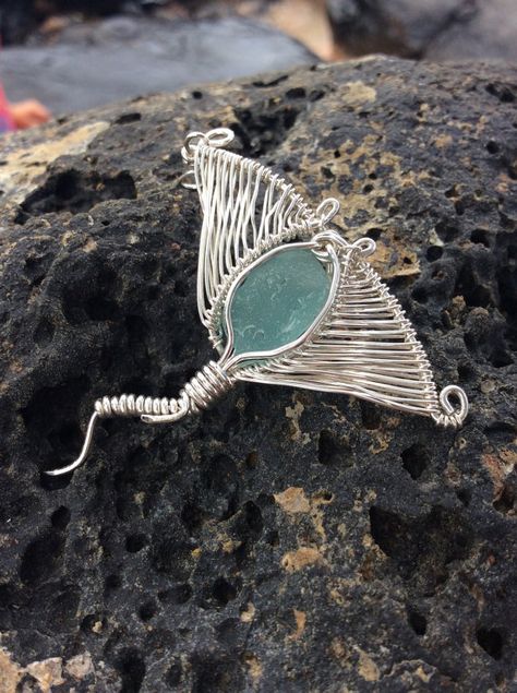 Handmade Seaglass Jewelry, Wire Wrapped Sea Glass Pendant, Seaglass Wire Wrapping, Wire Wrapped Seaglass Jewelry, Metal Wrapped Jewelry, Wire Wrap Pendants, Wire Wrapped Animals, Seaglass Animals, Metal Wire Crafts