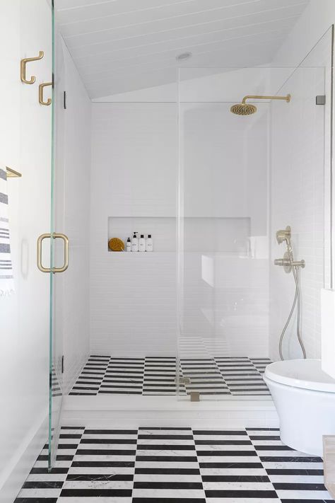 Clawfoot Tub Bathroom, Tile Shower Niche, Walk In Shower Ideas, Walk In Shower Designs, Shower Niche, White Shower, Bathroom Trends, Clawfoot Tub, Bathroom Inspo