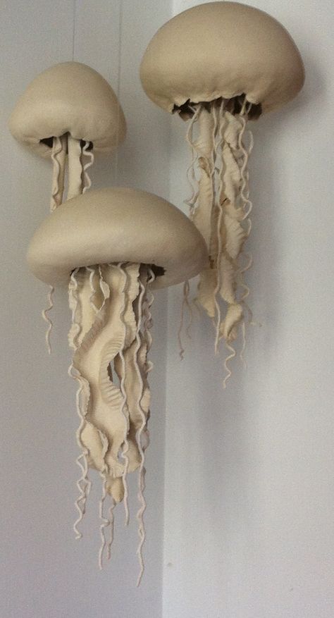 Jelly Fish Ceramics, Jelly Fish Sculpture, Jellyfish Clay Sculpture, Jelly Fish Clay, Paper Mache Jellyfish, Jellyfish Ceramics, Jellyfish Pottery, Ceramic Jellyfish, Grand Vase Deco