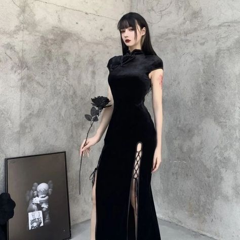 Long Velvet Dress, Velvet Aesthetic, Short Pattern, Aesthetic Dress, Dress Sleeve Length, Dark Romantic, Midi Dress Style, Goth Dress, Cheongsam Dress