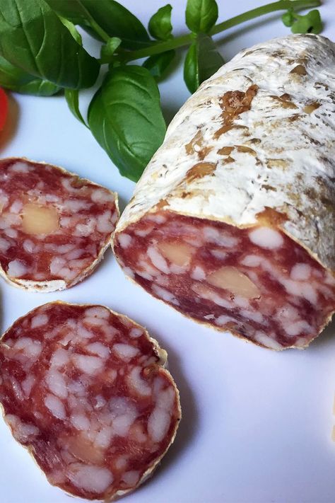 Dry Salami Recipes, Dried Sausage Recipe, French Sausage, Venison Sausage Recipes, Salami Recipes, Cured Meat Recipes, Sausage Appetizers, Homemade Sausage Recipes, Cheese Sausage