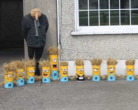 Despicable me at the Durrow Laois Ireland Scarecrow Festival Minion Scarecrow, Easy Trunk Or Treat Ideas, Easy Trunk Or Treat, Decorated Hay Bales, Trunker Treat Ideas, Ghostbusters Theme, Harvest Festival Decorations, Scarecrow Festival, Creative Ideas To Make