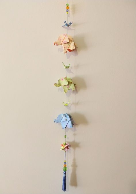 Diy Butterfly Decorations, Ramdan Mubarak, Origami Garland, Origami Decor, Origami Home Decor, Craft Room Ideas, Origami Wall Art, Mobile Craft, Instruções Origami