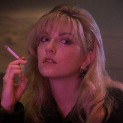 Laura Palmer Twin Peaks, Twin Peaks Aesthetic, Agent Cooper, Fire Walk With Me, Sheryl Lee, Laura Palmer, Twin Peaks, Film Stills, Me Core