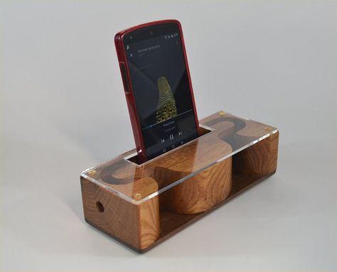 Wooden Phone Amplifier Iphone Speaker Wood, Phone Amplifier, Diy Phone Stand, Wood Speakers, Wooden Speakers, Speaker Box Design, Diy Speakers, Calendar Girls, Cnc Projects