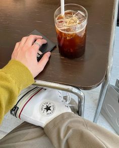 Pax Davis, Iced Americano, Americano Coffee, Home Simple, Coffee At Home, Book Cafe, Coffee Is Life, Coffee Cafe, Coffee Addict