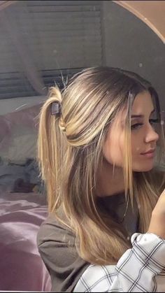 Hair For Medium Length Hair Hairdos, Cute And Easy Hairstyles For Medium Hair For School Easy, Hair Styles With Medium Hair, Medium Lenth Hair Styles, Hairstyles For School Medium Length Hair, Hairdos For Mid Length Hair, Collage Hairstyles Easy, Preppy Hairstyles For Long Hair, Pretty Medium Length Hairstyles