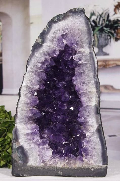 Zodia Pești, Decorative Rocks, Skin Tattoo, Geode Rocks, Crystal Vibes, Beautiful Gemstones, Crystal Aesthetic, Purple Gems, Crystal Formations