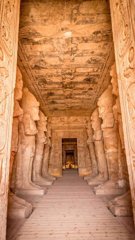 Ancient Egypt Architecture, Egyptian Aesthetic, Aswan Egypt, Egypt Resorts, Starověký Egypt, Egypt Aesthetic, Abu Simbel, Egypt Culture, Egyptian Temple