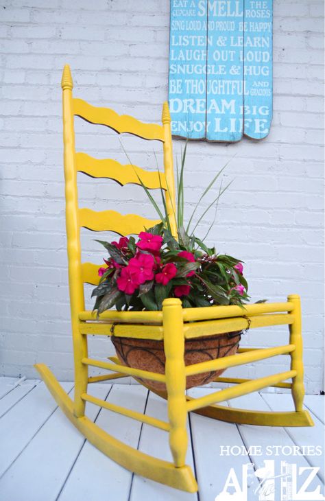 yellow stuff. front porch ideas Chair Planter, Summer Porch Decor, Diy Bird Bath, Upcycle Garden, Diy Raised Garden, Raised Garden Beds Diy, Old Chairs, Old Chair, 3d Origami