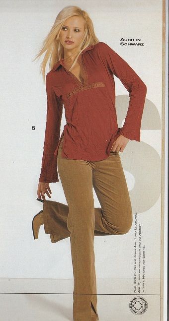 OTTO herbst/winter 2003 style woman  . . . y2k, 00s, beige pants, red longsleeve, old fashion magazine, vintage magazine, autumn/winter clothes 00s Winter Fashion, 00s Fashion Winter, 2003 Fashion Trends, Red Longsleeves Outfit, 2000 Winter Outfits, Applejack Aesthetic, Old Fashion Magazine, 2000s Fashion Magazine, 2003 Style