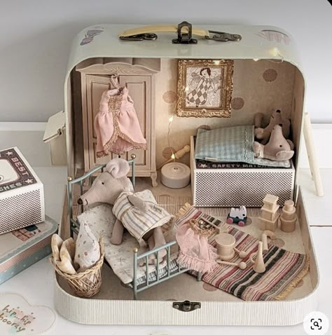 Dollhouse Suitcase, Maileg Furniture, Maileg Doll House, Calendar Inspiration, Ikea Dollhouse, Travel Dollhouse, Doll Suitcase, Maileg Dolls, Room Box Miniatures