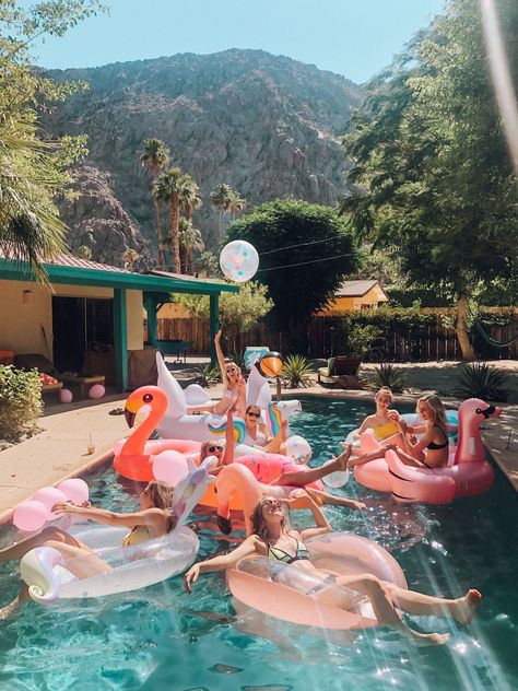 Hens Weekend, Bachelorette Vibes, Palm Springs Bachelorette Party, Bachelorette Pool, Pool Photoshoot, Bachelorette Pool Party, Last Splash, Bachelorette Inspo, Palm Springs Bachelorette