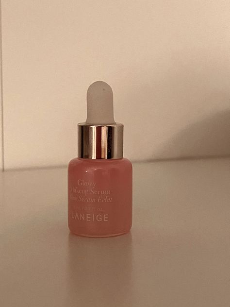 Laneige Glowy Makeup Serum, Serum Aesthetic, Glowy Makeup Serum, Makeup Serum, Make Ip, Aesthetic Tiktok, Hydrating Serum, Glowy Makeup, Face Primer