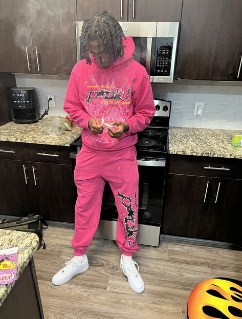 Sp5der Outfit Men, Fire Outfits Men, Spring Streetwear Pants With Zip Fly, Fire Fits Men, Atl Streetwear, Rappers Drip Outfits, Rapper Outfits Men, Purple Drip Outfits Men, Trippie Red Outfits