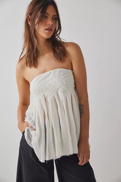 Your new favorite sheer tube top is here! This strapless bombshell adds movement to any outfit. Surprisingly soft and smooth, this top is versatile for date night, brunch and everything in between! Composition and Fit: Smocked back band for ease Babydoll silhouette Scalloped seaming at bust Machine wash cold Cute Boutiques, Free People Intimates, Flowy Tops, Keep Your Cool, Boho Outfits, Tube Top, Free People Tops, Going Out, Fashion Inspo