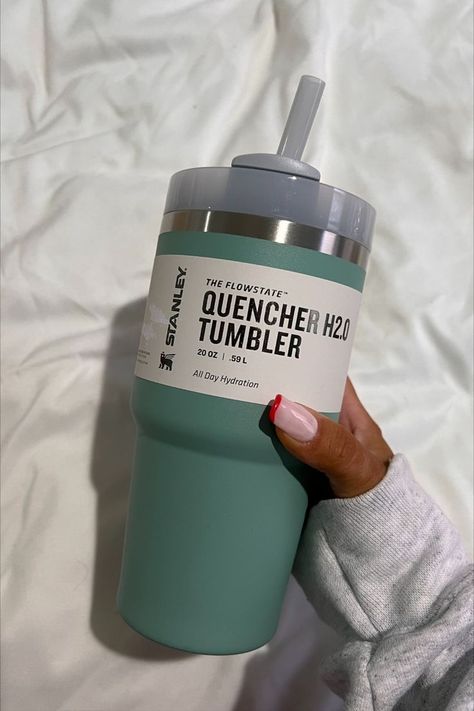 Stanley Water Bottle, Trendy Water Bottles, Engraved Tumblers, Junk Food Snacks, Cute Water Bottles, Drink More Water, Water Water, More Water, Water Recipes