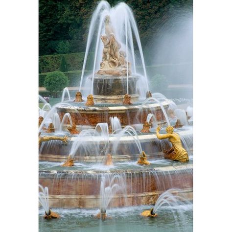 Michelangelo Paintings, Beautiful Settings, Home Fountain, Versailles Garden, Chateau Versailles, Diy Garden Fountains, Versailles France, Waterfall Fountain, Travel France