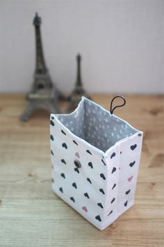 Traditional-style Fabric Gift Bags Instructions DIY step-by-step tutorial. Gift Bag Tutorial, Diy Step, Fabric Gift Bag, Gift Bags Diy, Tutorial Ideas, Bag Tutorial, Bags Tutorial, Bag Patterns To Sew, Diy Couture